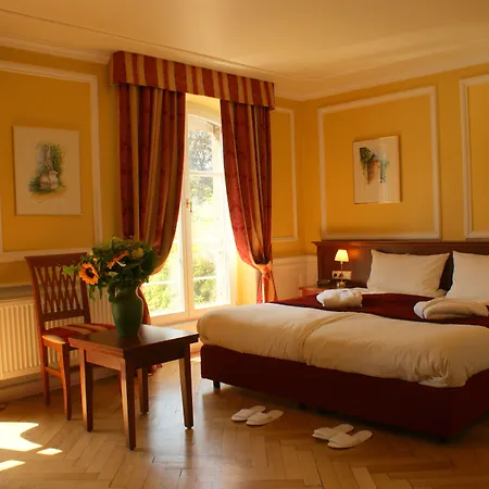Отель Chateau De Pourtales 3*