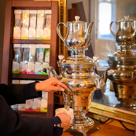 Отель Chateau De Pourtales 3*