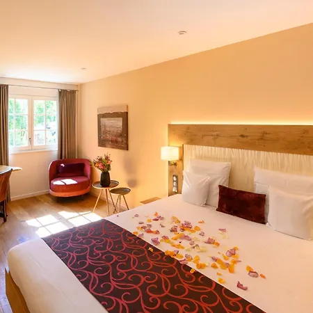 Отель Chateau De Pourtales 3*
