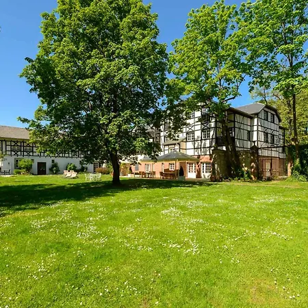 Chateau De Pourtales 3*