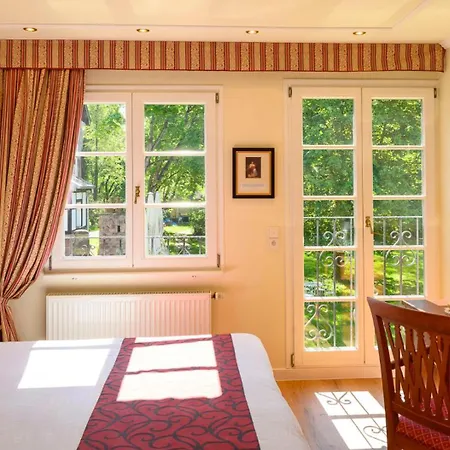 Chateau De Pourtales Отель 3*