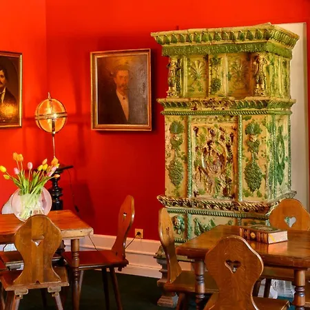 Chateau De Pourtales 3*