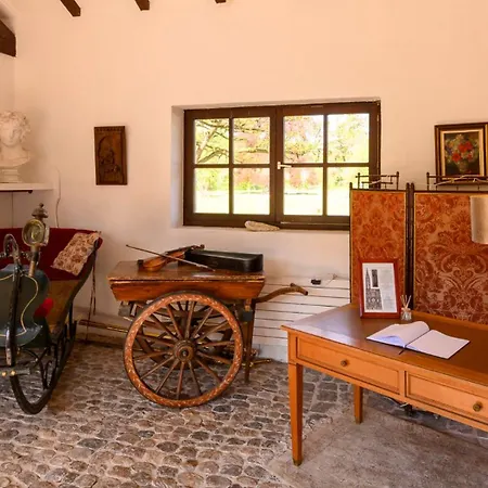 Отель Chateau De Pourtales 3*