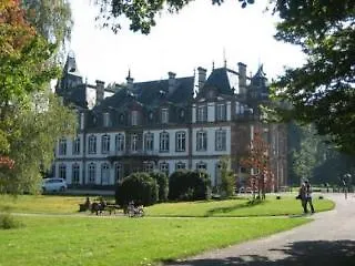 Отель Chateau De Pourtales 3*