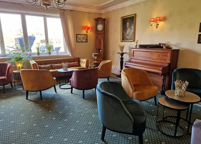 Hotel Chateau De Pourtales 3*