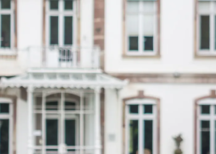 Hotel Chateau De Pourtales 3*