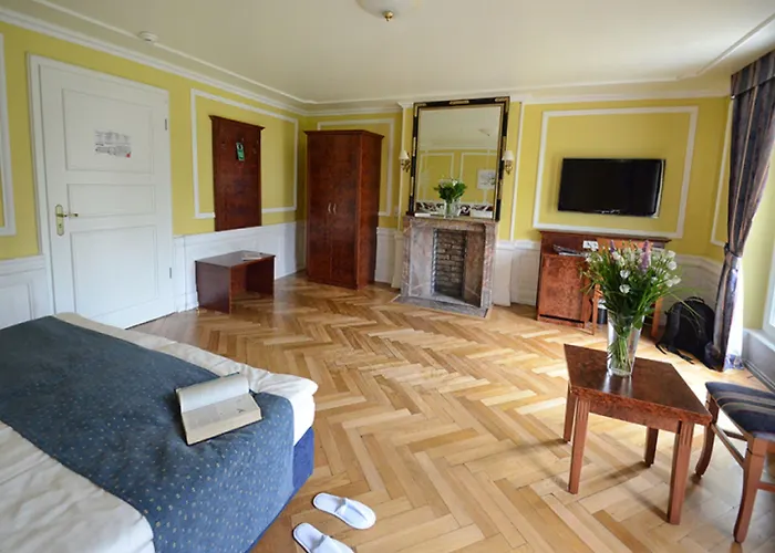 Chateau De Pourtales Hotel