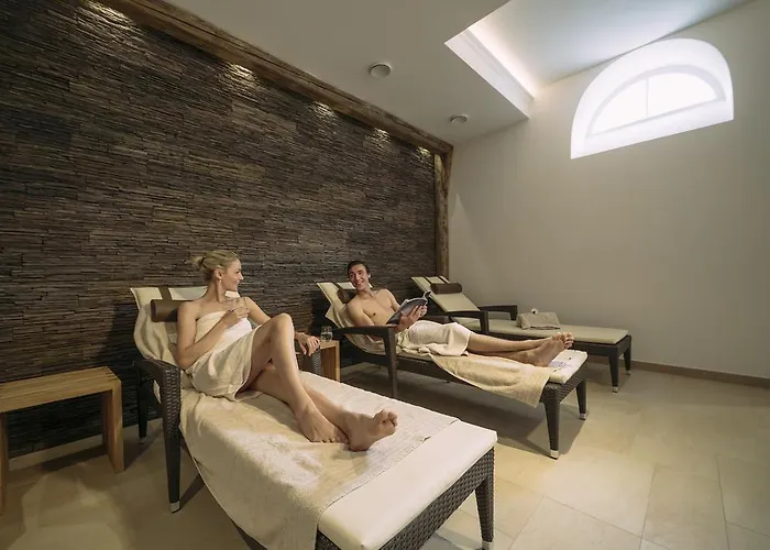 Hotel Chateau De Pourtales 3*