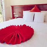 Chateau De Pourtales Hotel