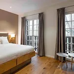 Hotel Chateau De Pourtales 3*