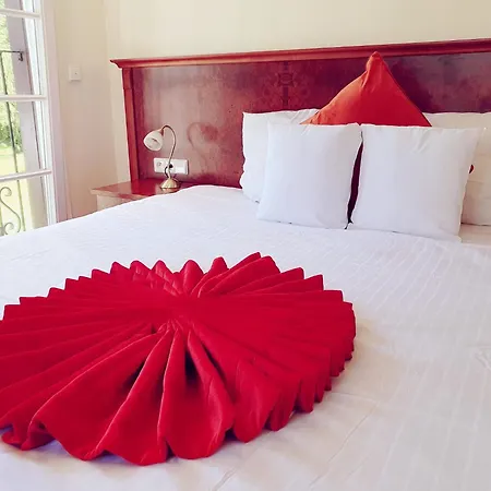 Chateau De Pourtales Hotel