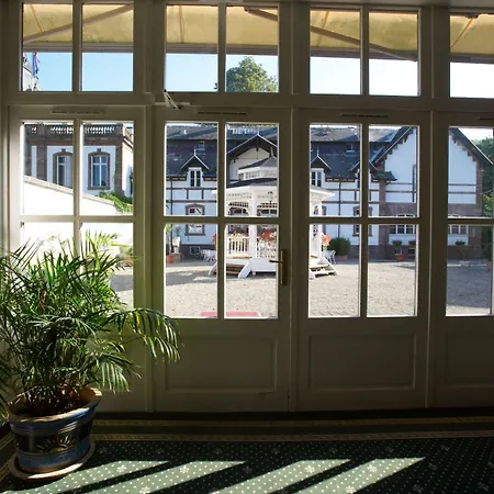 Chateau De Pourtales 3*