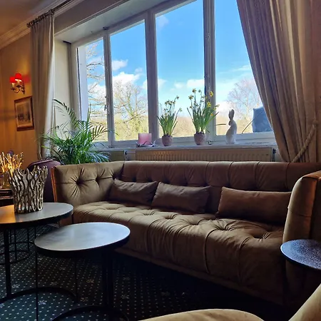 Hotel Chateau De Pourtales