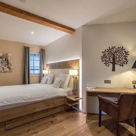 Hotel Chateau De Pourtales 3*