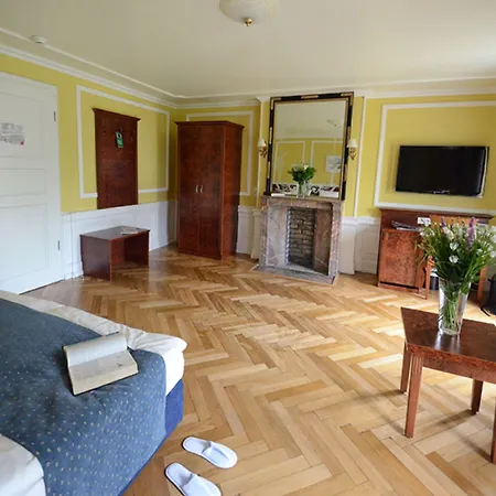 Chateau De Pourtales Hotel